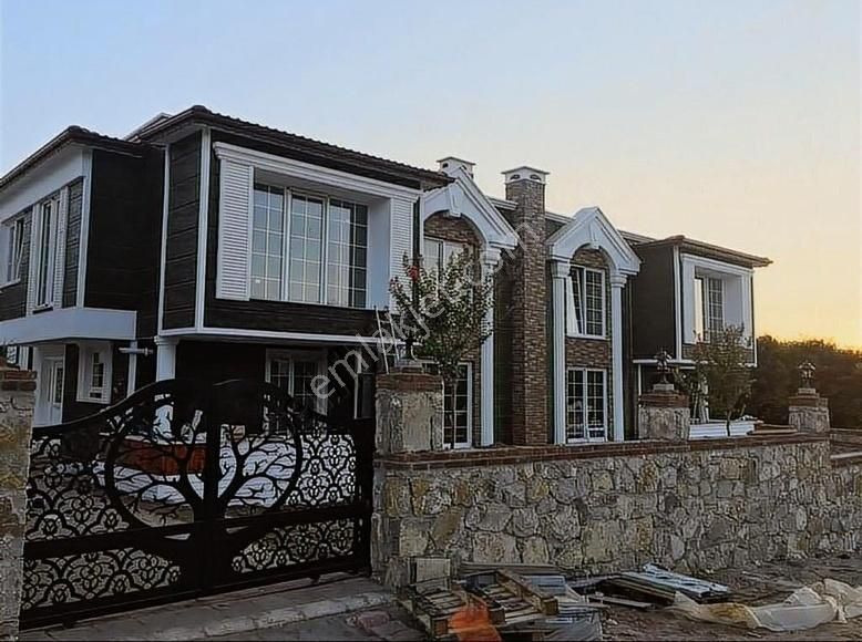 Hendek Sarıdede Satılık Villa Emlaccar dan MUKEMMEL KONUM VE FERAHLIKTA SATILIK VİLLA