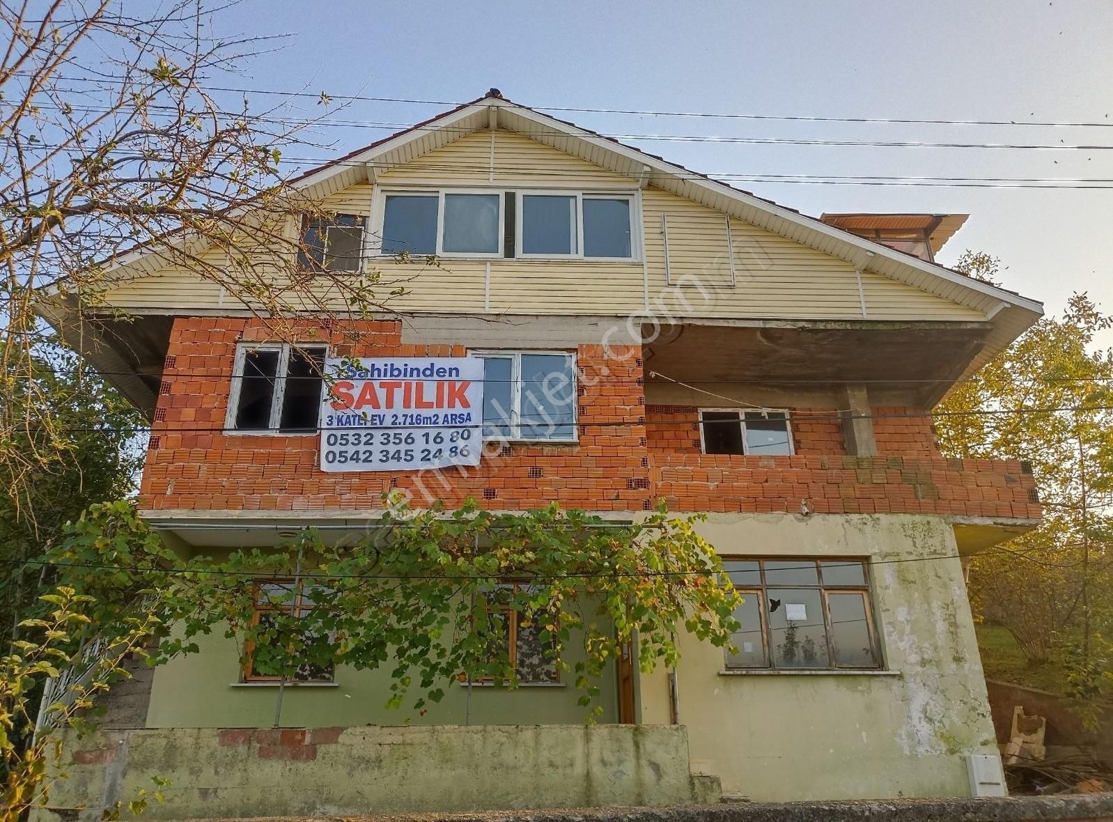 Akyazı Kuzuluk Topçusırtı Satılık Konut İmarlı Satılık 2716 M2 İçinde 3 Katlı Müstakil Ev