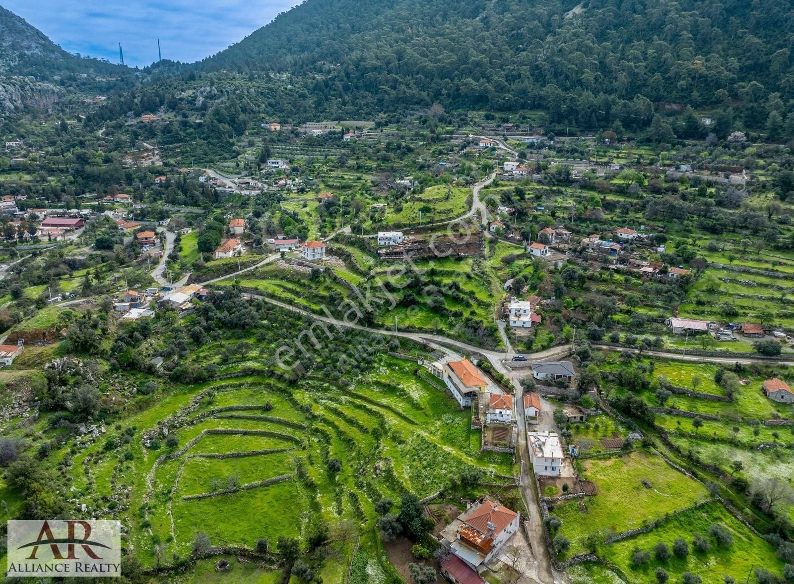 Marmaris Bayır Satılık Tarla Marmaris-Bayır'da yerleşik alan içinde 3837 m2 (Konum doğrudur)