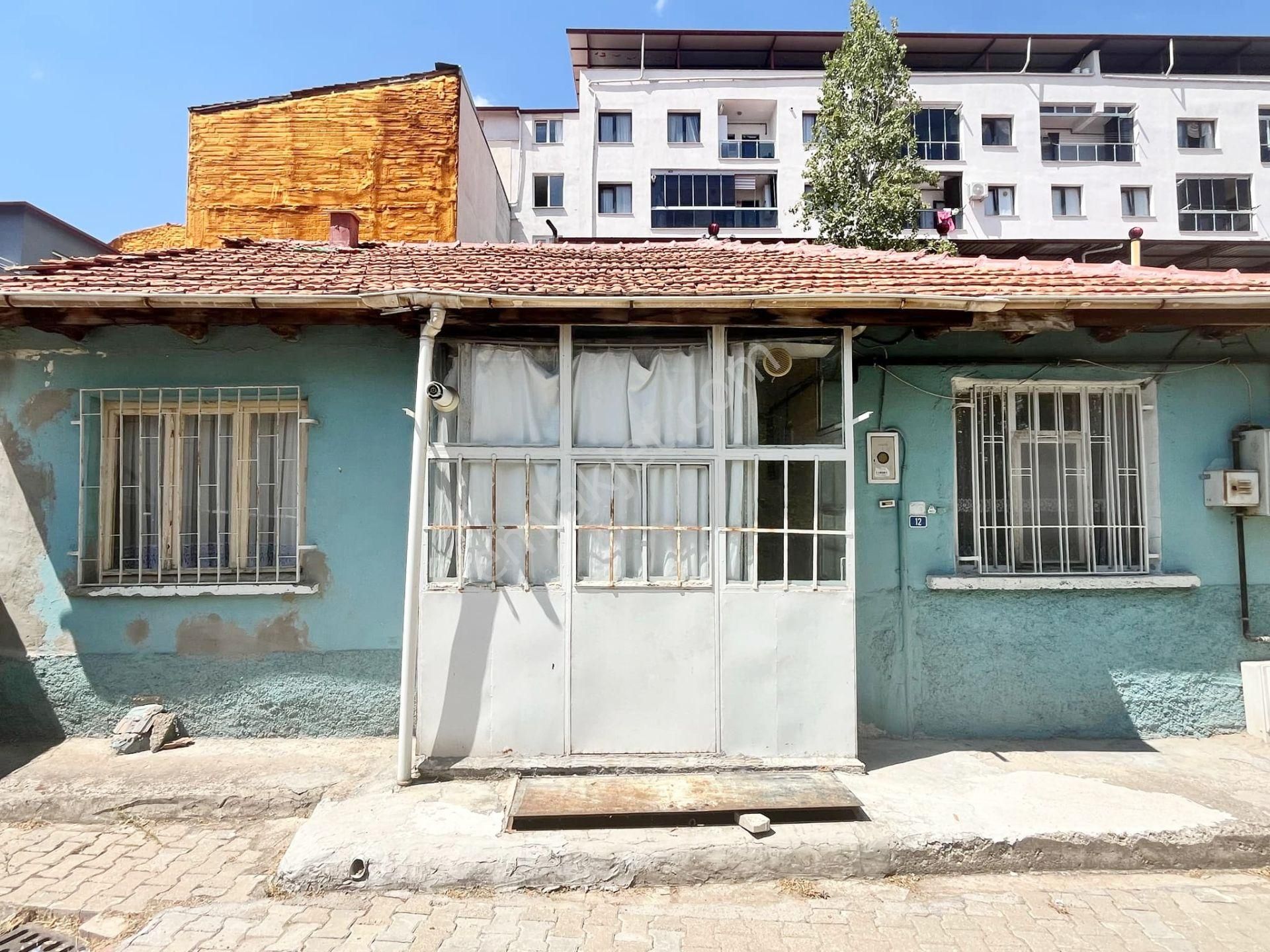 Uşak Merkez Sarayaltı Satılık Müstakil Ev BELEDİYE'YE YÜRÜME MESAFESİNDE SATILIK TEK KATLI MÜSTAKİL EV