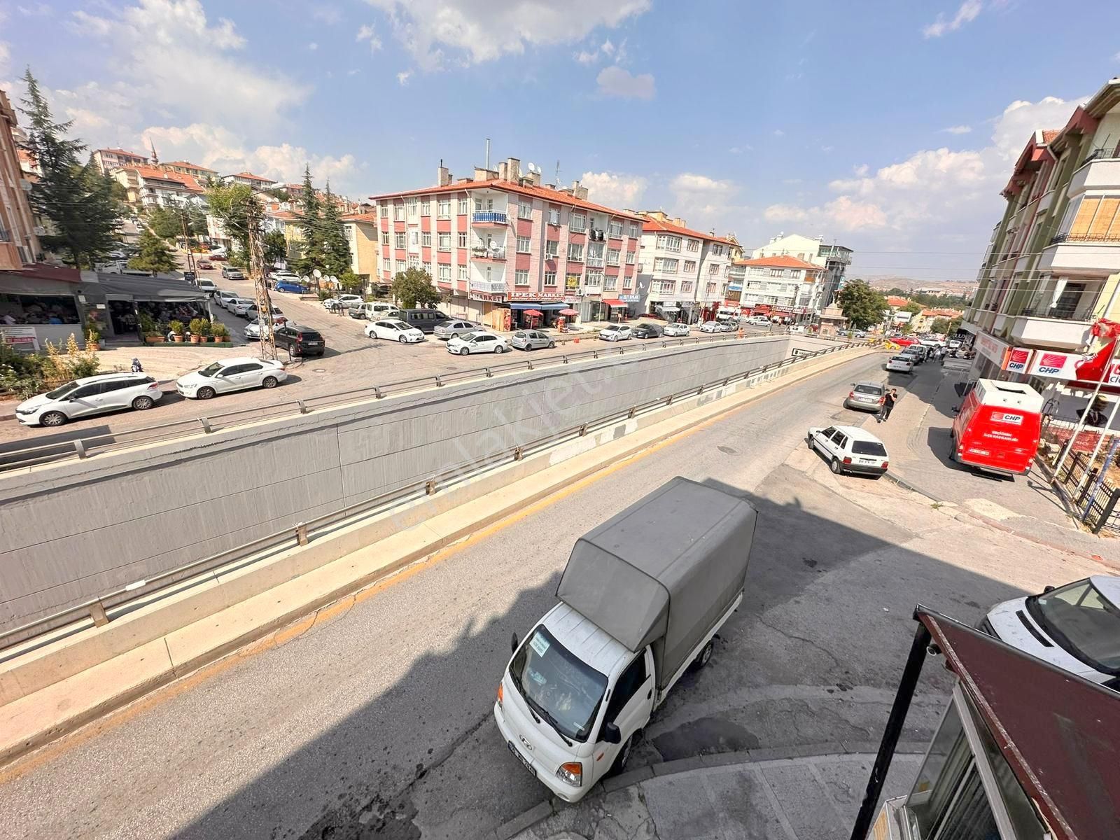 Keçiören Çiçekli Satılık Daire Hacı Bektaş Köprü Üzeri 3+1 Katta Bağımsız Ön Cephe Harika Konum