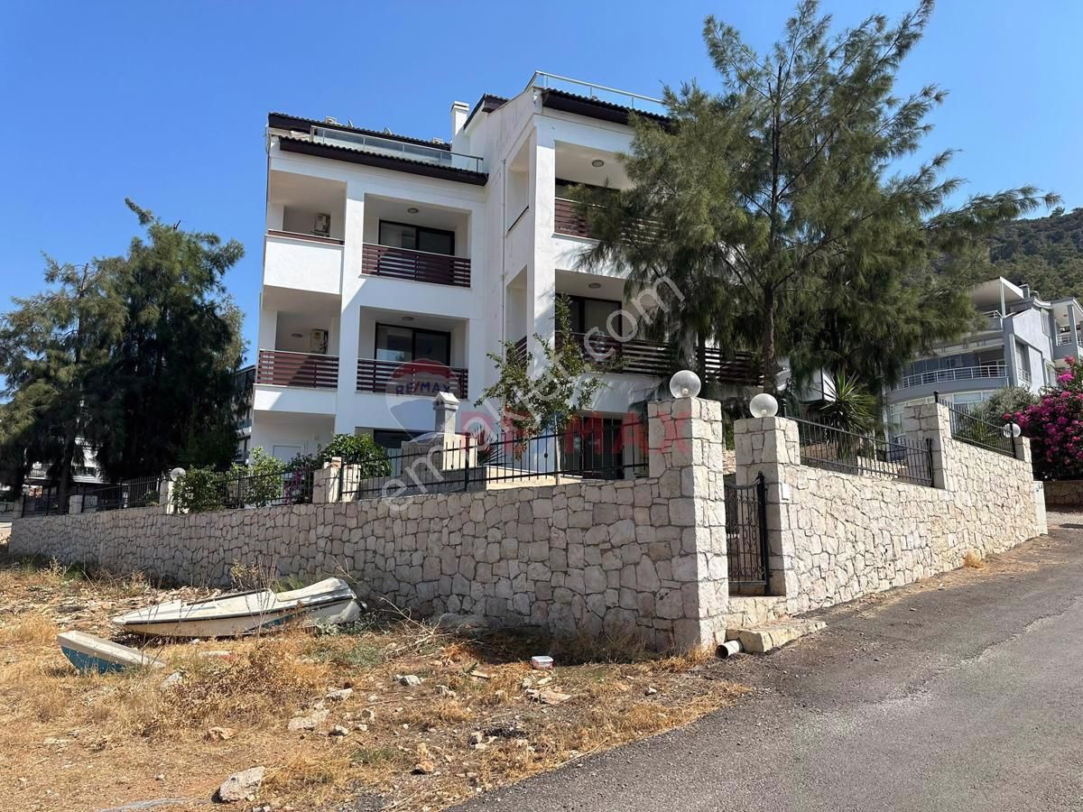 Didim Akbük Satılık Villa REMAX ZÜMRÜT'TEN MUHTEŞEM KONUMLU 5+2 VİLLA