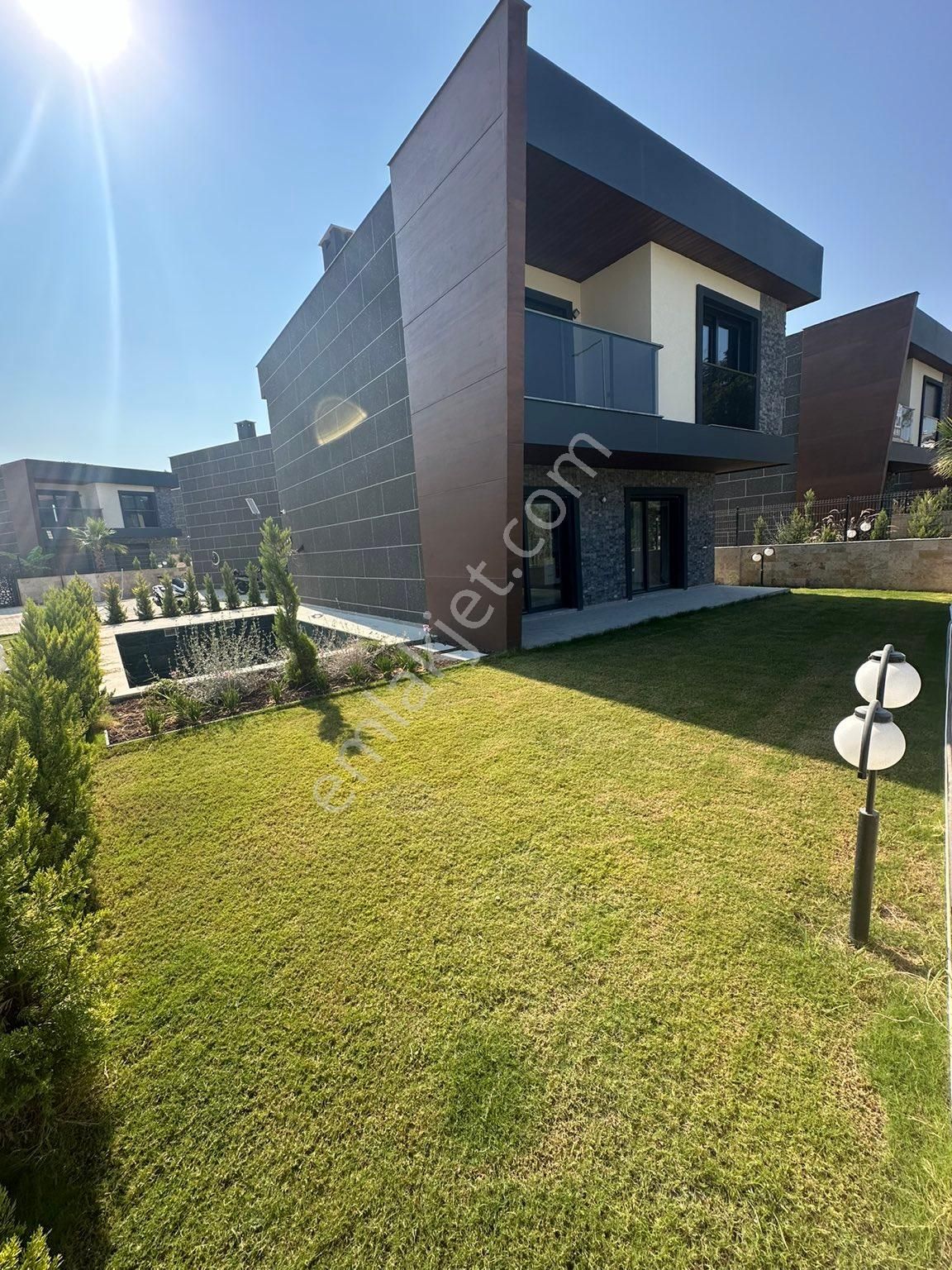 Kuşadası Karaova Satılık Villa KUŞADASI KARAOVA MEVKİİ 4+1 ÖZEL HAVUZLU YAZLIK