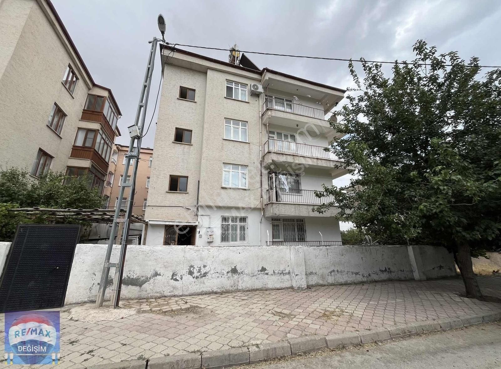 Elazığ Merkez Sanayi Satılık Daire RE/MAX DEĞİŞİM'DEN SANAYİ MAHALLESİNDE SATILIK 3+1 DAİRE