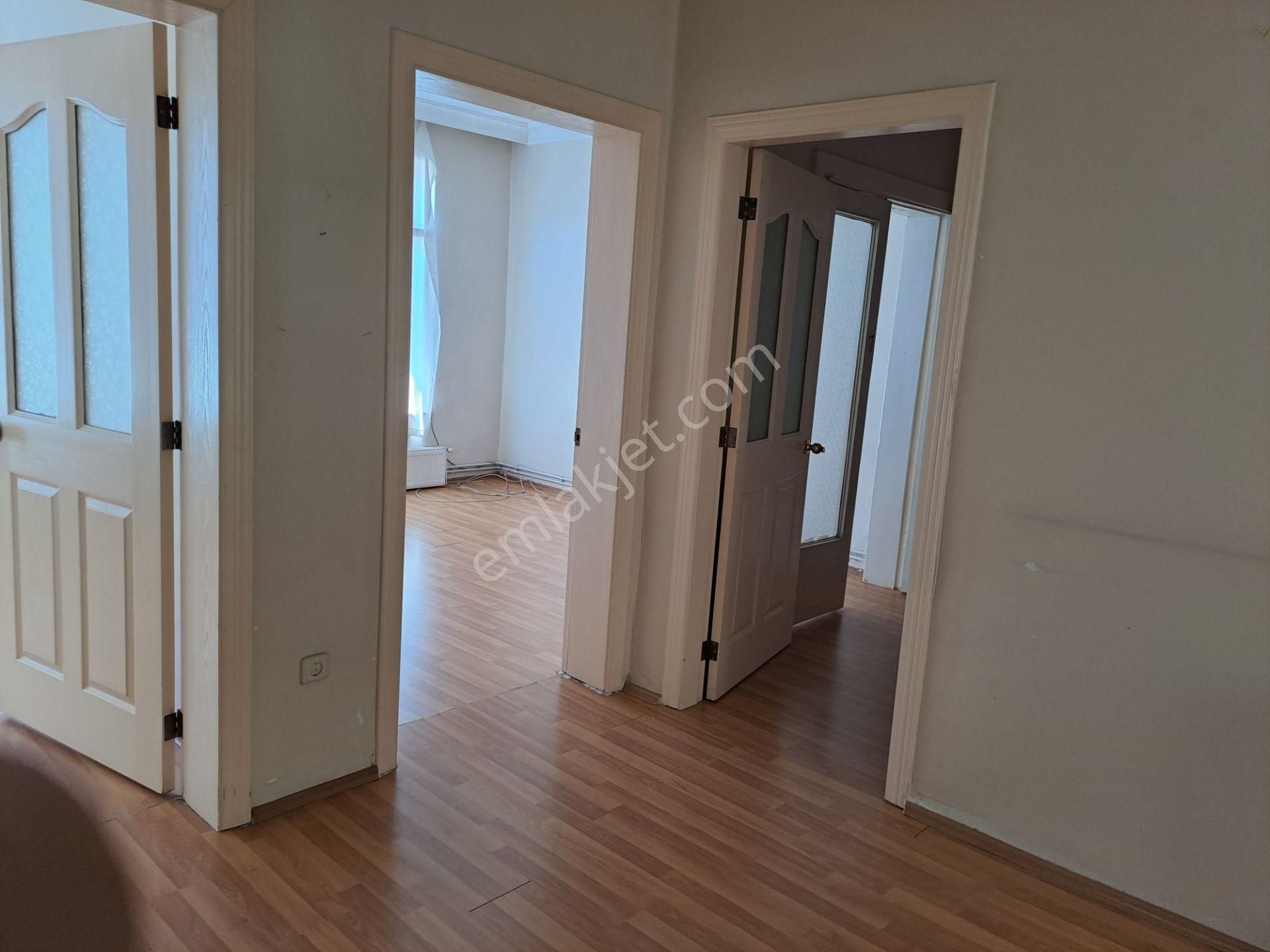 Sarıyer Büyükdere Satılık Daire  SARIYER BÜYÜKDERE MAHALLESİNDEÇARŞI İÇİNDE 2+1 SATILIK DAİRE.