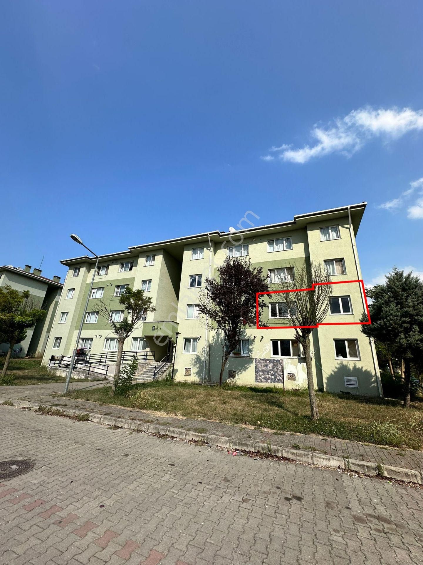 Düzce Merkez Çavuşlar Satılık Daire  ÇAVUŞLAR MH. DE SİTE İÇERİSİNDE 1+1 75 M2 ARA KAT DAİRE