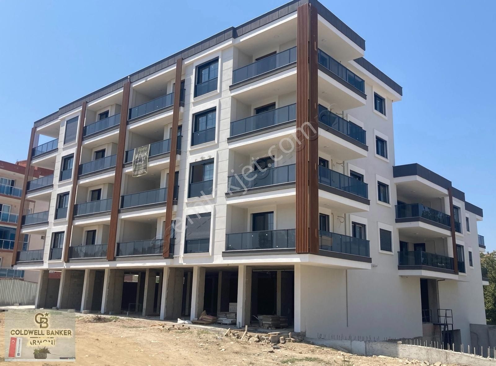 Seferihisar Camikebir Satılık Daire Seferihisar' da İZMİR caddesi üzerinde 1+1 FIRSAT DAİRE