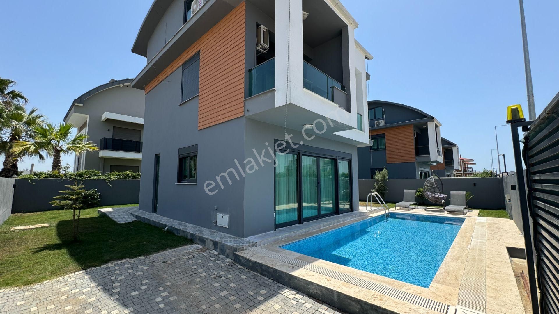 Serik Kadriye Satılık Villa  Kadriye'de 3+1 Müstakil Havuzlu 300 m2 arsa İçerisinde Villa