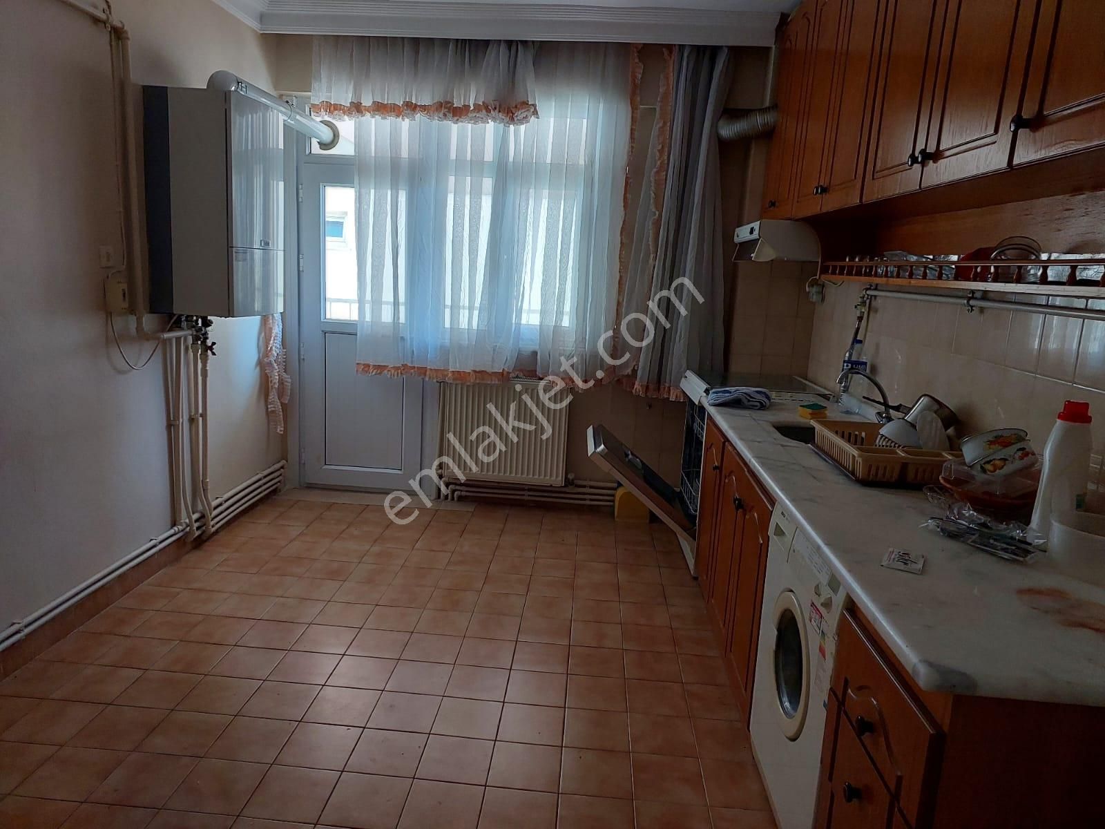 Kartal Esentepe Kiralık Daire  GÜNEYDEN KARTAL ESENTEPEDE KISMİ EŞYALI 3+1.130M2 DAİRE