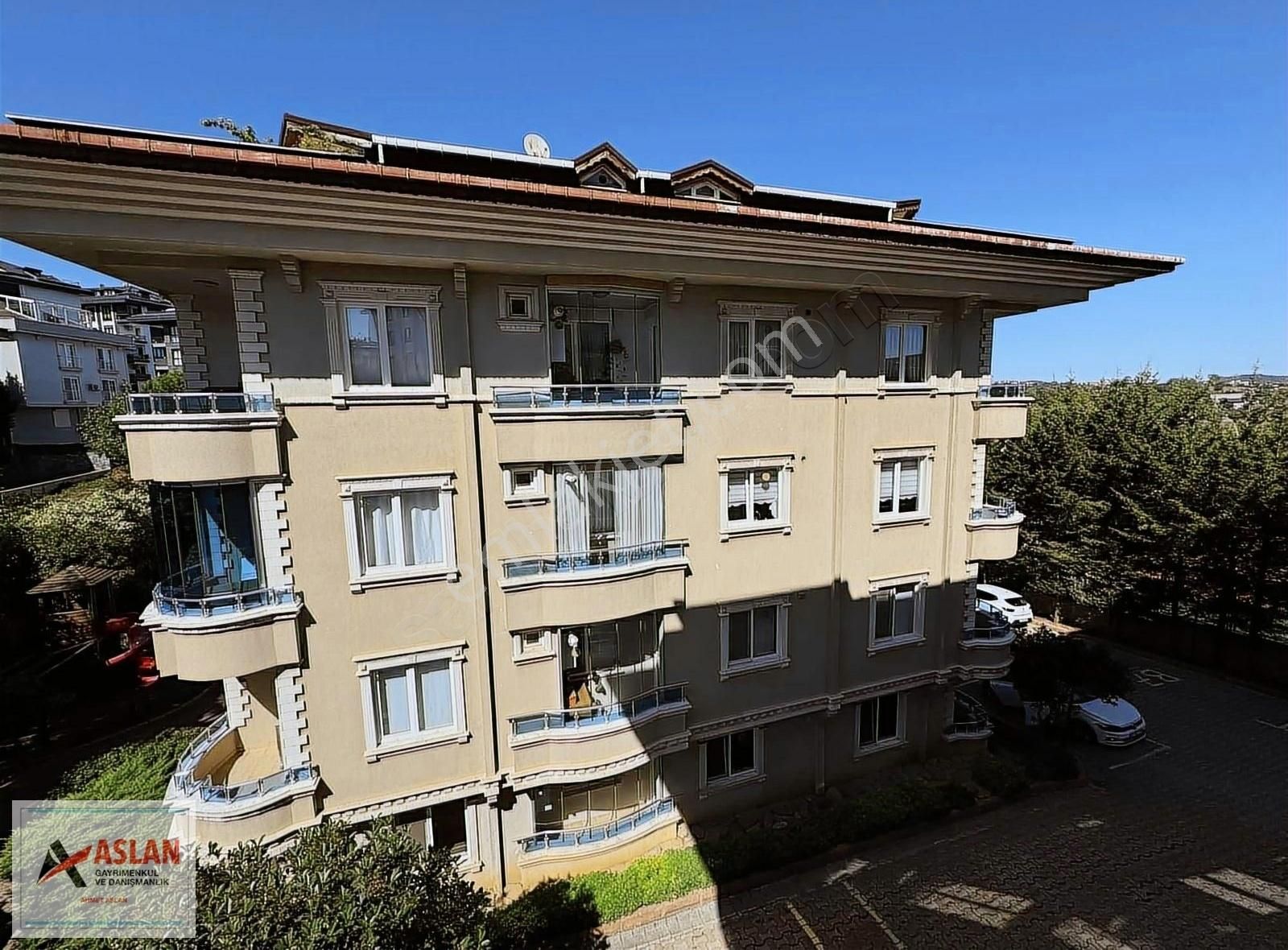 Üsküdar Bahçelievler Satılık Daire ÇENGELKÖYDE 3 BLOKLU SİTE İÇİNDE 3+1 DAİRE 140 M2 VE 2.KAT