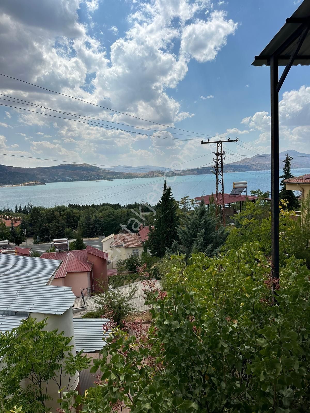 Maden Gezin Köyü (Göl Önü) Satılık Villa Hazar Gölü Gezinde Acil Satılık Villa