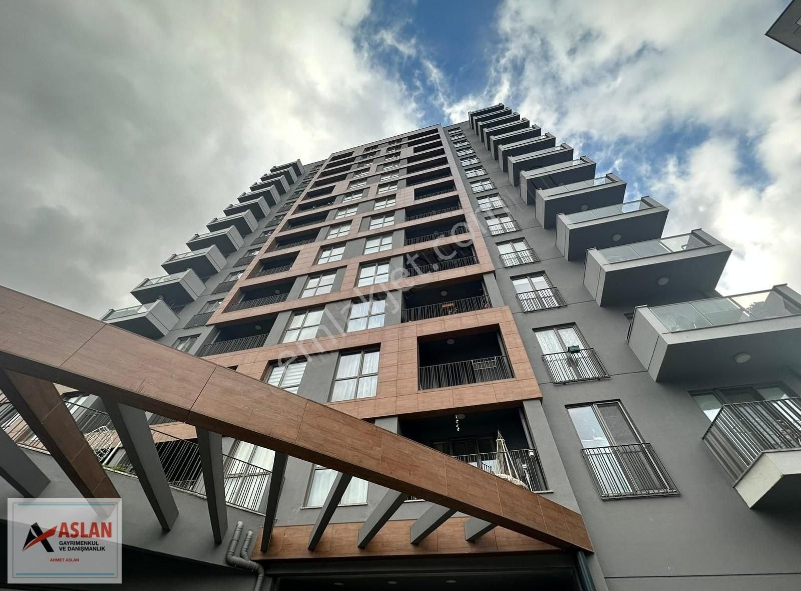 Ümraniye Esenşehir Satılık Daire İSTANBUL SURYAPI ŞEHİR KONAKLARINDA SATILIK ARAKAT DAİRE 2+1