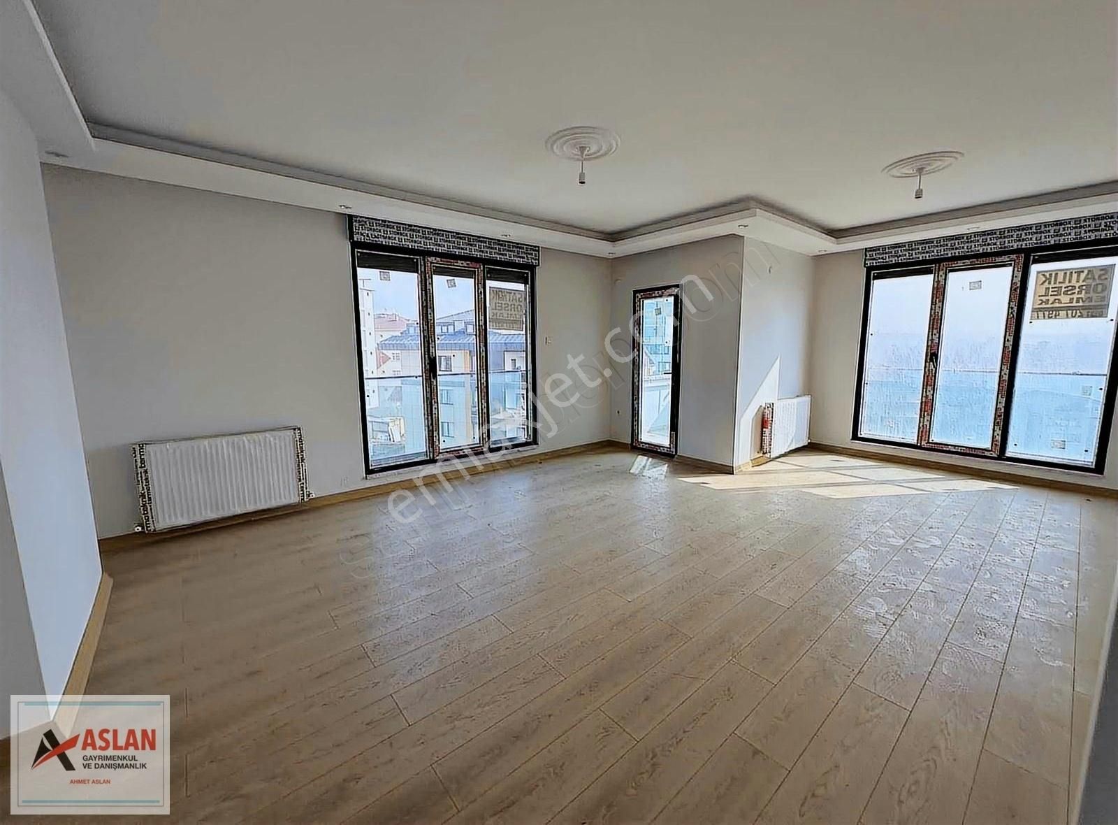 Üsküdar Çengelköy Satılık Daire ÇENGELKÖY ANA CADDEYE YAKIN 3+1 /130 M2 ARAKAT DAİRE /K.OTOPARK