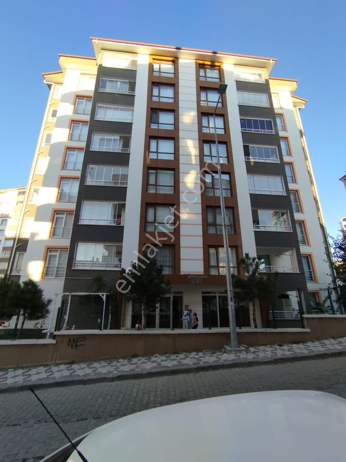 Yozgat Merkez Çapanoğlu Kiralık Daire  ÇANKAYA EMLAKTAN FEN LİSESİ YANINDA 3+1 KİRALIK DAİRE