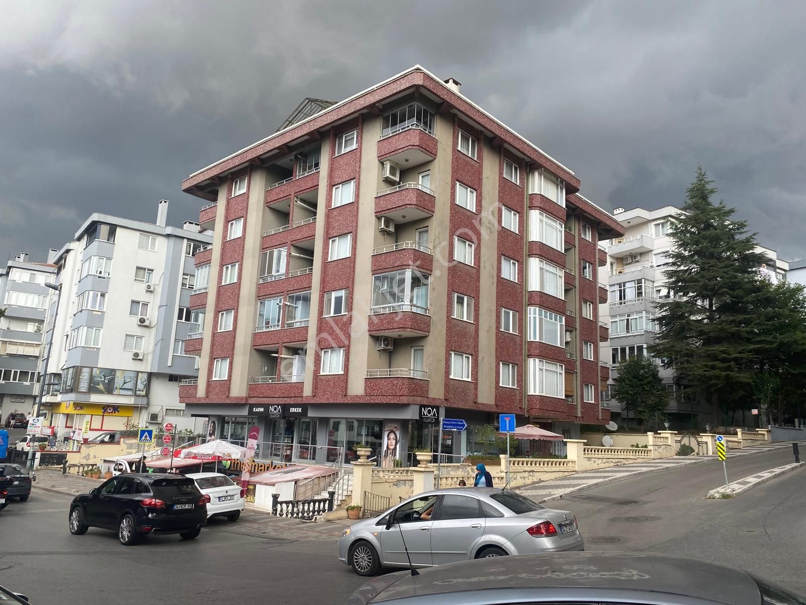 Üsküdar Barbaros Satılık Daire  KOŞUYOLU ANA CADDE ÜSTÜ FIRSAT SATILIK 3+1