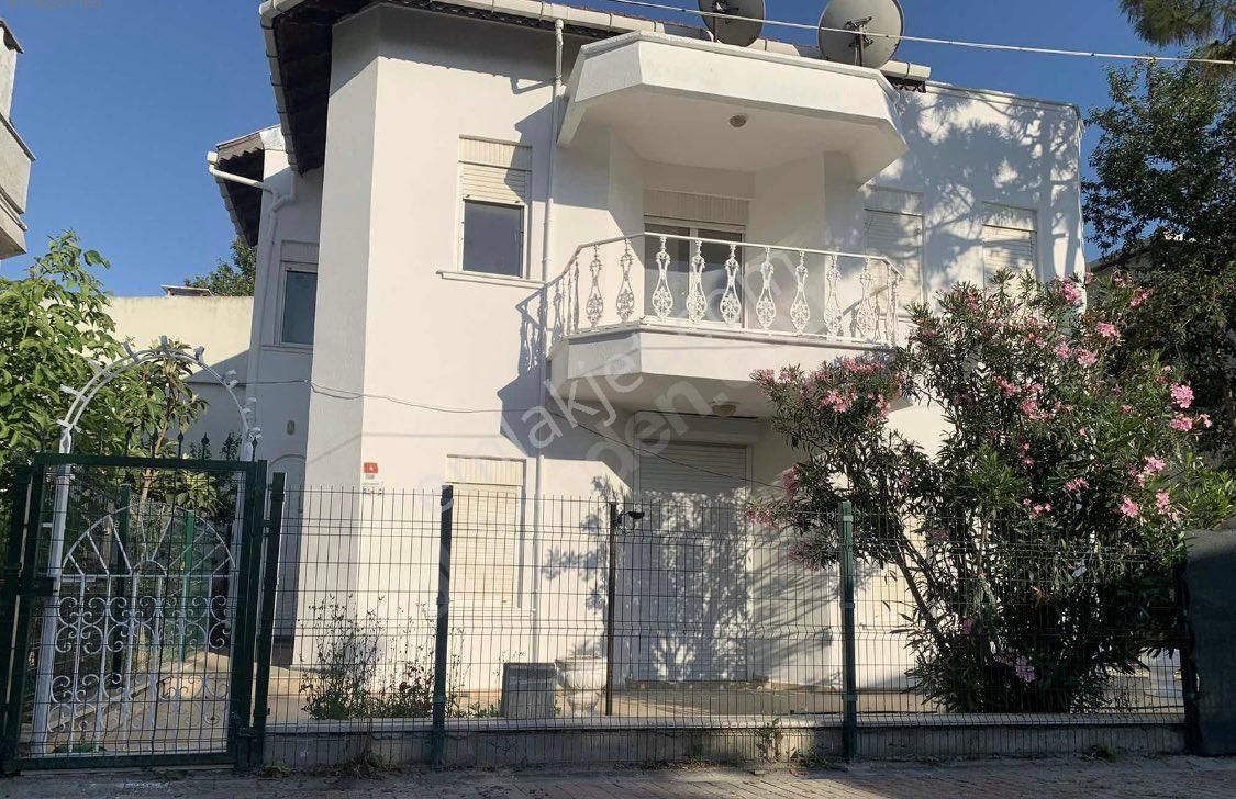 Büyükçekmece Kumburgaz Satılık Residence BÜYÜKÇEKMECE KUMBURGAZ MERKEZ MAHALLESİNDE DENİZE SIFIR 250M2 VİLLA