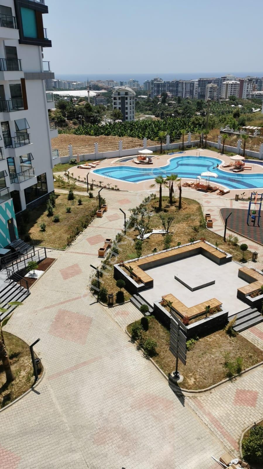 Alanya Mahmutlar Kiralık Daire  1206-Azura papyonu mahmutlarda 1+1 deniz manzaralı ultravet sitede full eşyalı 13,000 TL