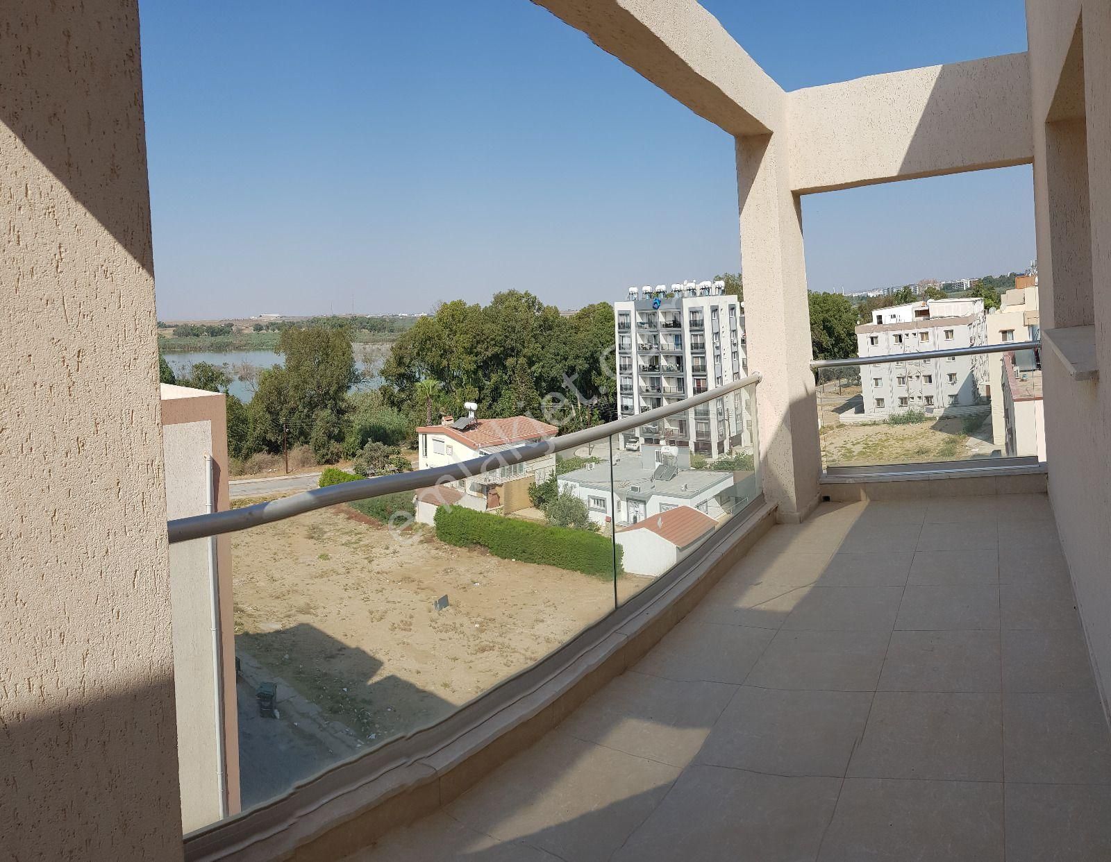 Gazimağusa Sakarya Satılık Daire  GAZİMAĞUSADA DAİRE FİYATINA 2+1 SIFIR YARI EŞYALI PENTHOUSE