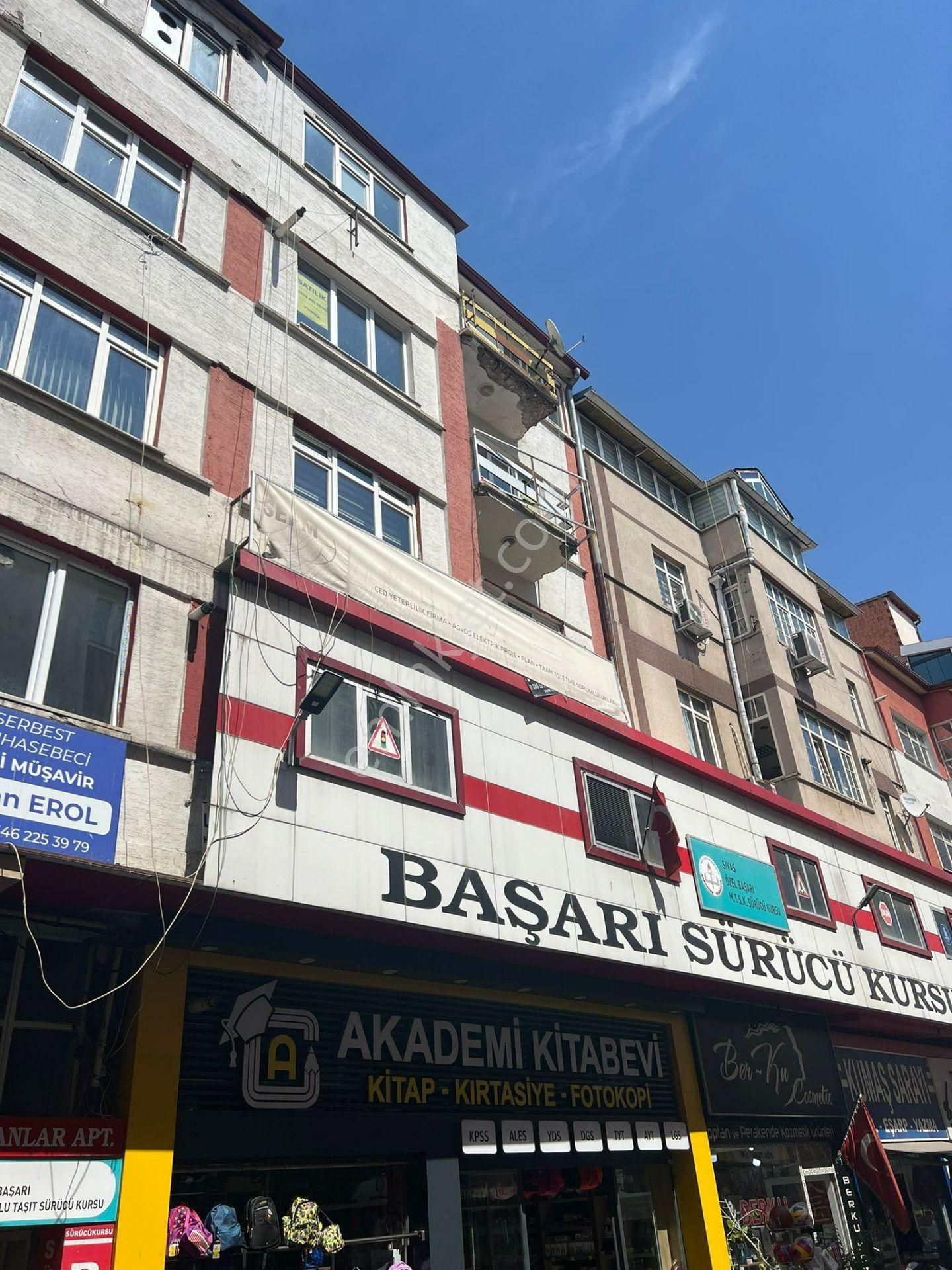 Sivas Sivas Merkez Satılık Büro Topgül Emlak'tan Bankalar Caddesinde Satılık Yatırımlık Büro