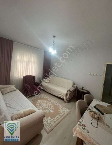 Güngören Mareşal Çakmak Satılık Daire VANEdenGÜNGÖRENDE SATILIK DAİRE 2+1 ARAKAT DAİRE TRANVAYA YAKIN