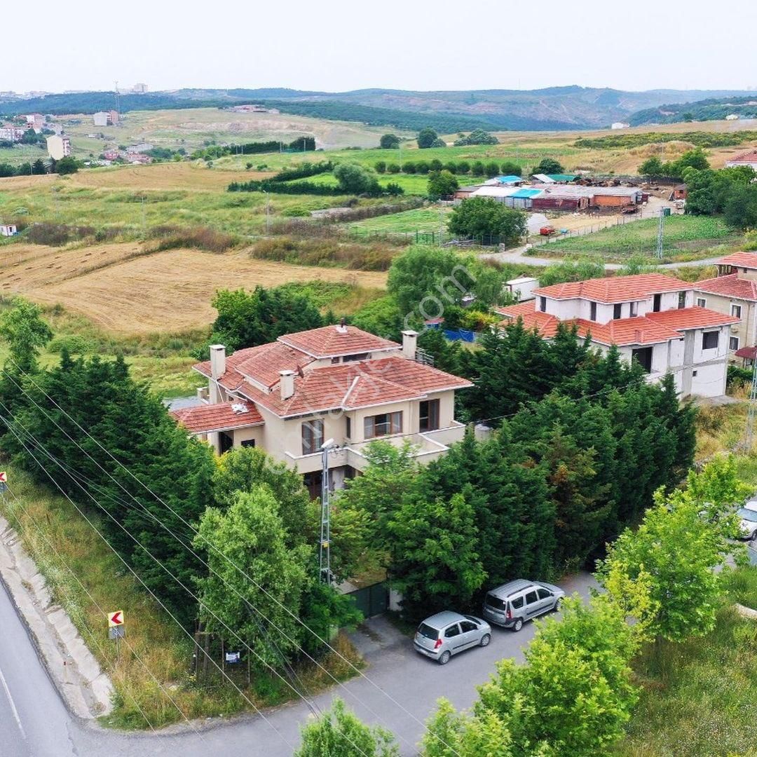 Arnavutköy Haraççı Kiralık Villa Arnavutköy Haraççı'da ana Cadde Üzeri Kiralık Villa