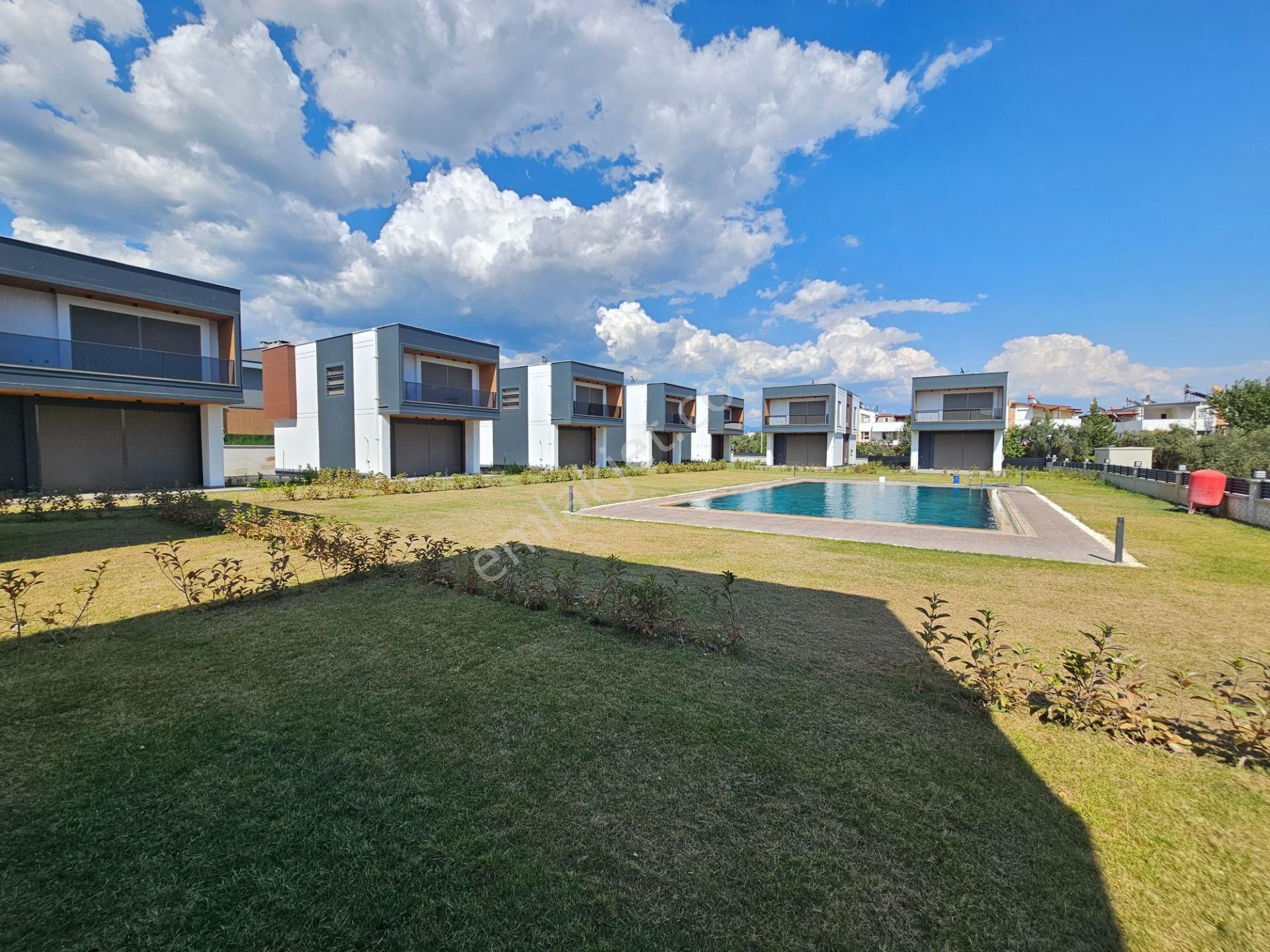 Eu Gayrimenkulden Balıkesir Edremit Güre'de Site İçinde Havuzlu Lüx 3+1 Villa - Görsel 5