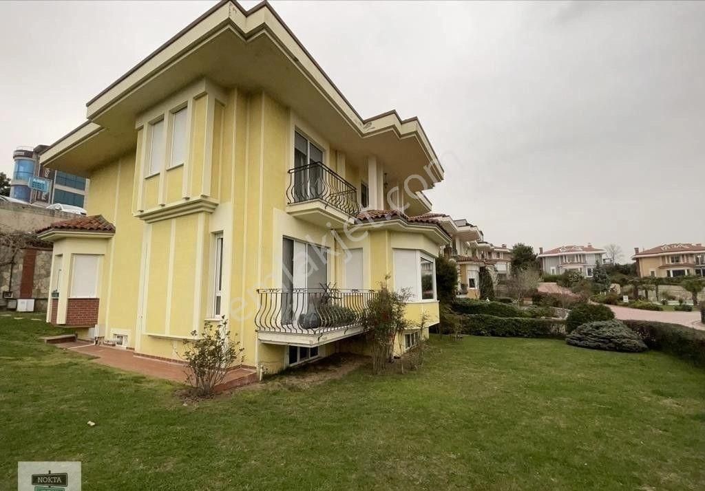 Sarıyer Zekeriyaköy Satılık Villa NOKTA'DAN ZEKERİYAKÖY ELİT SİTE'DE GENİŞ BAHÇELİ TAM MÜSTAKİL