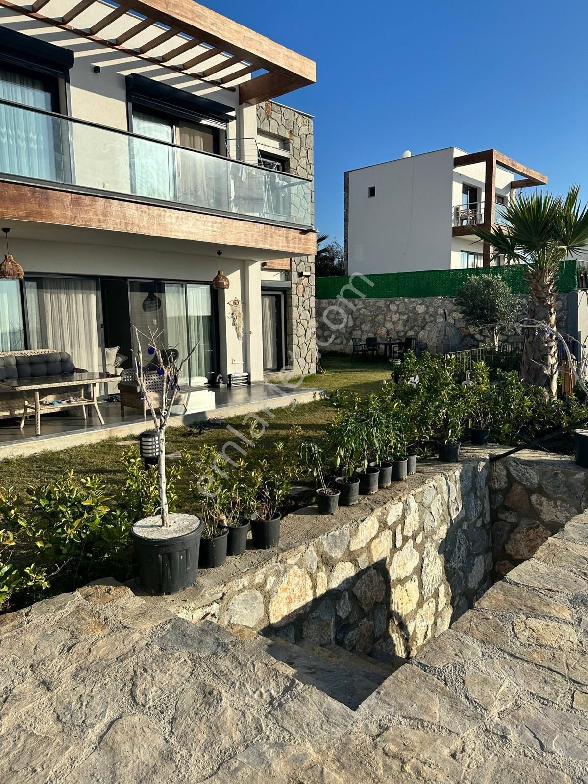 Bodrum Gümüşlük Satılık Daire Bodrum gümüşlükte denize yakın 3+1 geniş bahçe alanlı villa 