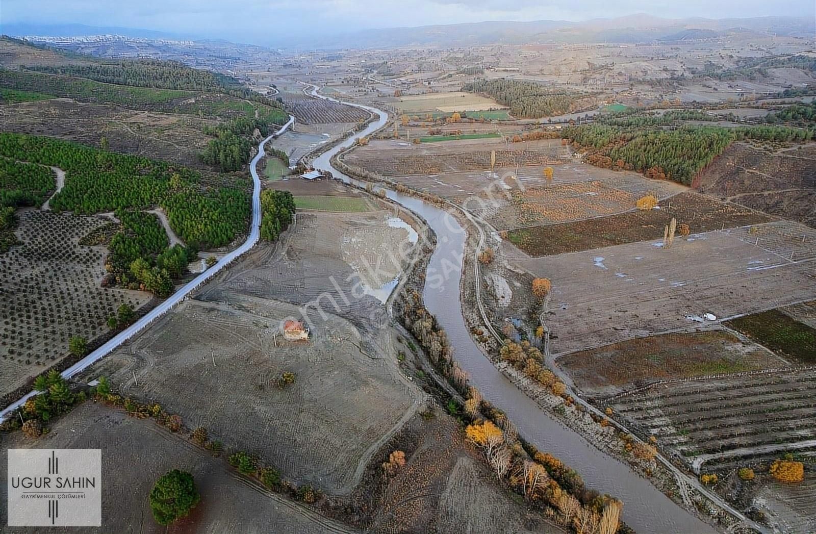 Gördes Hüseyni Baba Satılık Depo, Antrepo İzinli UĞUR ŞAHİN'DEN GÖRDES'TE SATILIK ÇAY KENARI VERİMLİ 48.056M²