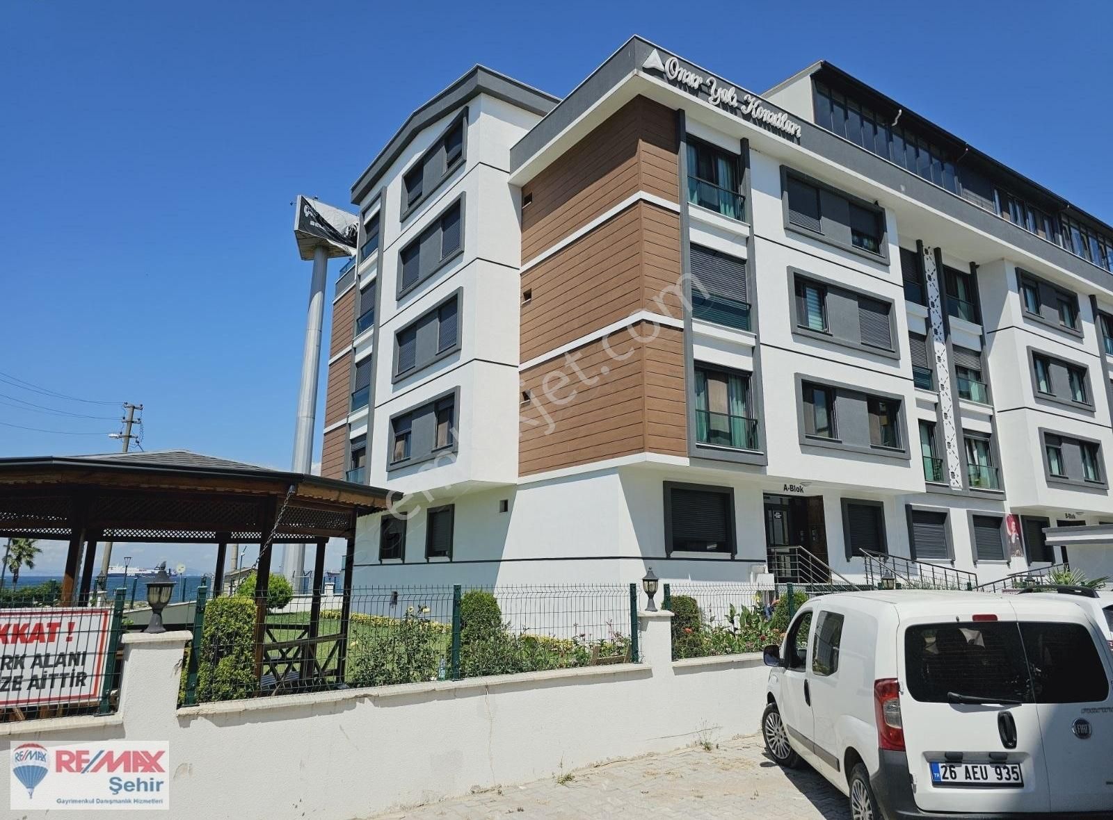 Çiftlikköy Sahil Satılık Daire REMAX YALOVA ÇİFLİKKÖY SAHİLDE DENİZ MANZARALI SATILIK 2+1 DAİRE