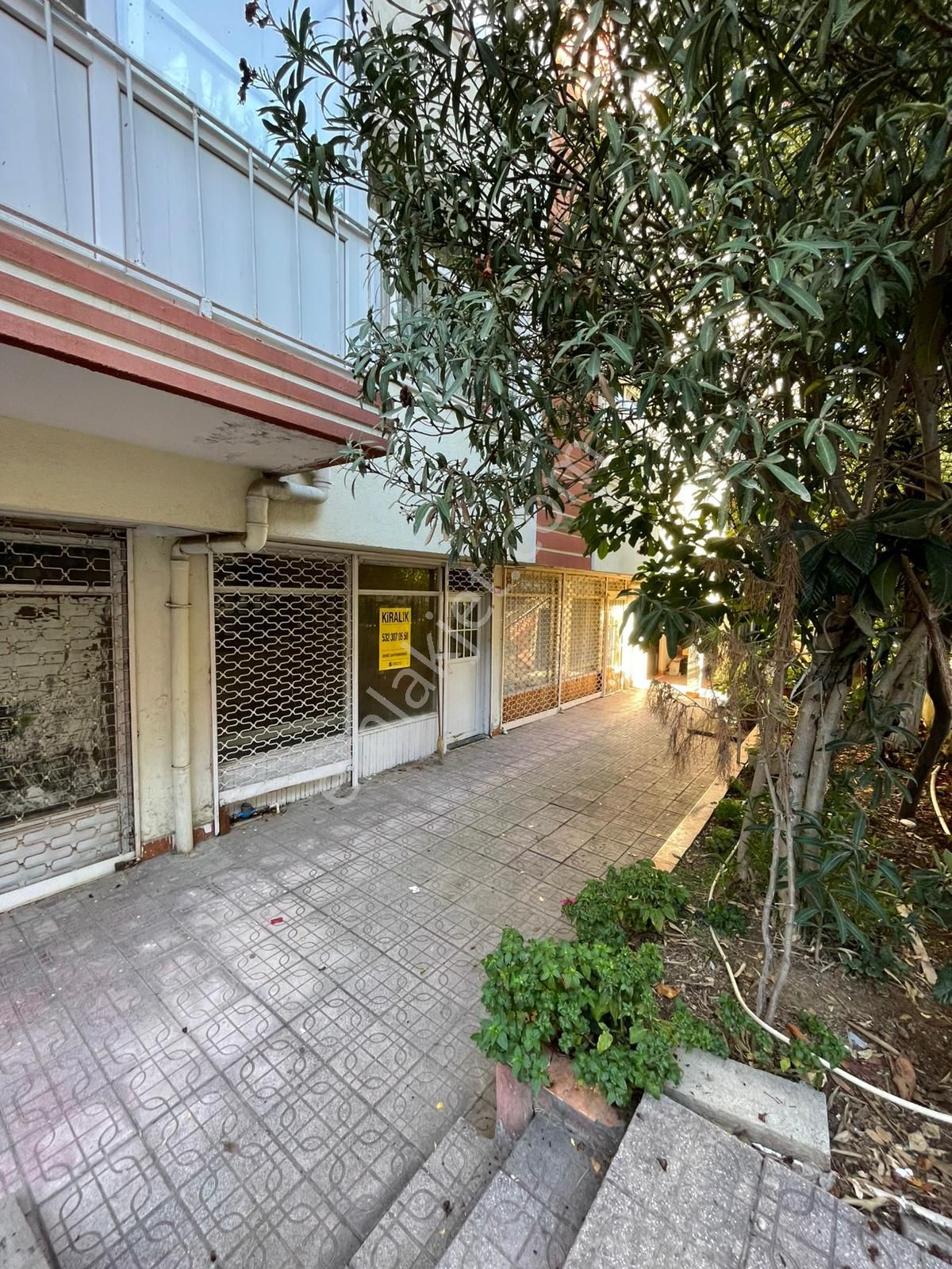 Kemalist gayrimenkul'den ,düz giriş , 30 m2 ön cephe,merkezi konumda