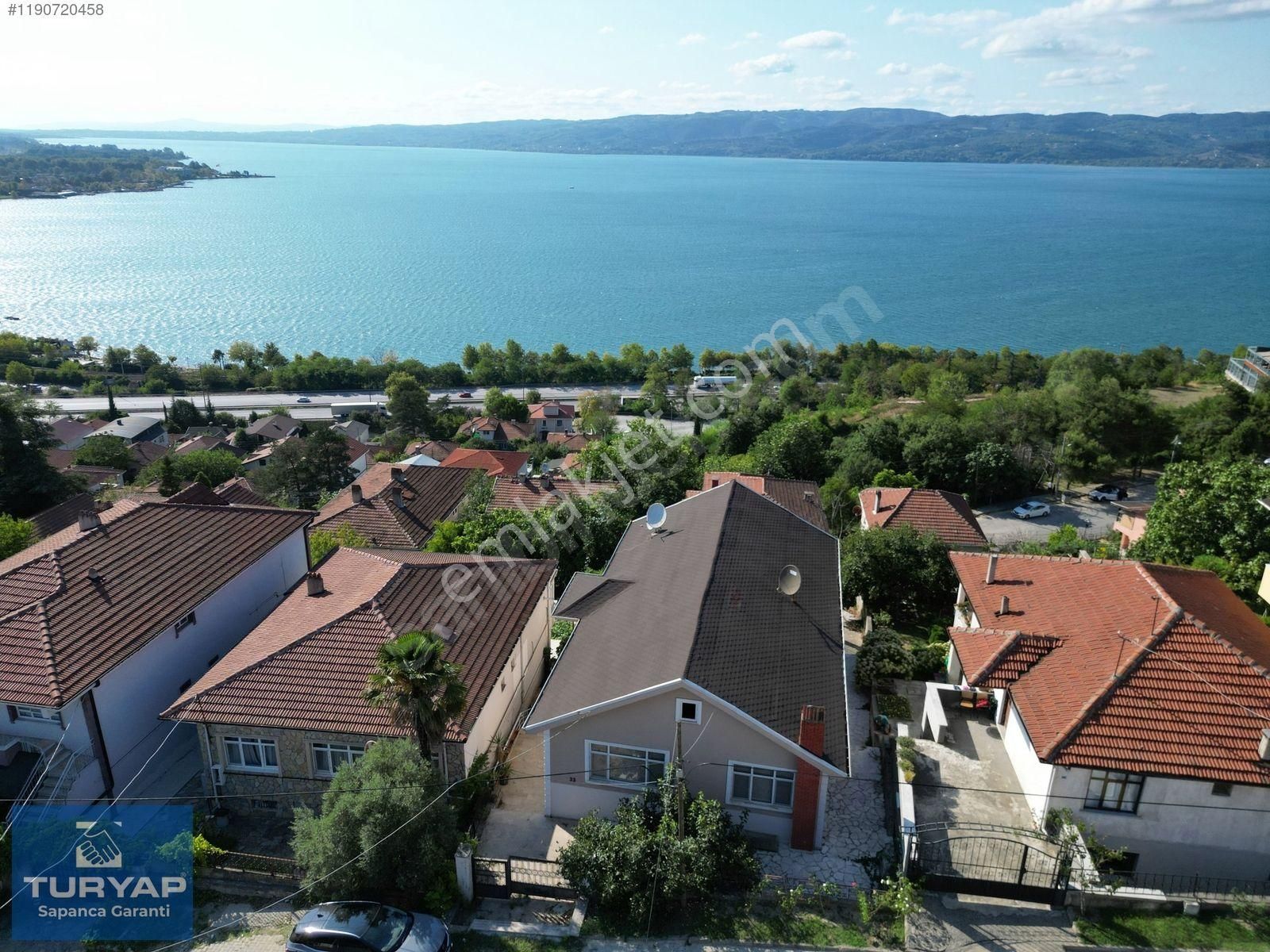 Sapanca Göl Satılık Villa  TURYAPTAN SAPANCA GÖLÜ MANZARALI 414m2 ARSADA 2 DAİRELİ MÜSTAKİL