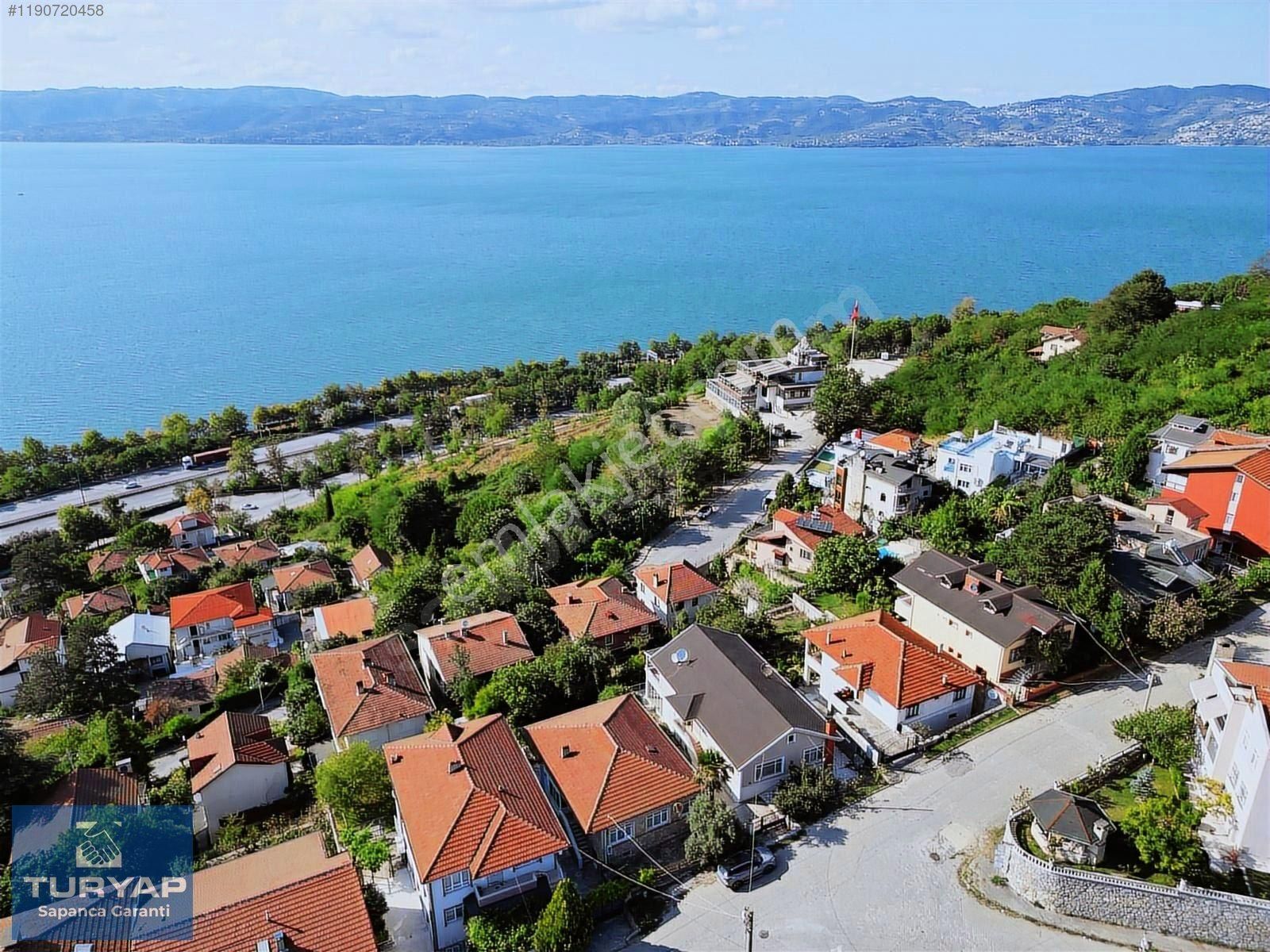 Sapanca Göl Satılık Villa Turyaptan Sapanca Gölü Manzaralı 414m2 Arsada 2 Daireli Müstakil