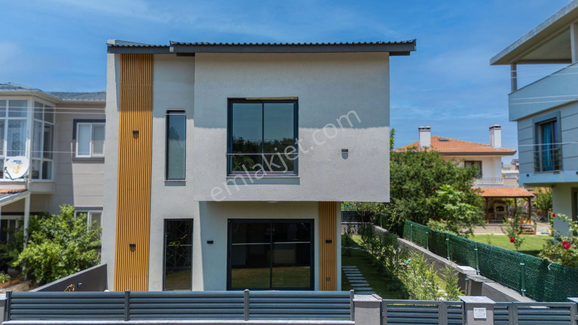 Urla Kalabak Satılık Villa Keller Williams Kalabak'ta Doğa Manzaralı Lüks Villa 