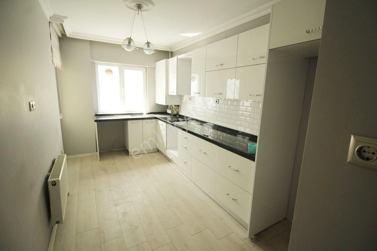 Çorlu Kazımiye Satılık Daire  ÇORLU KAZIMİYE VERGİ DAİRESİNE YAKIN GÜVENLİKLİ SİTEDE 136M2 3+1 İSKANLI ARA KAT SATILIK DAİRE