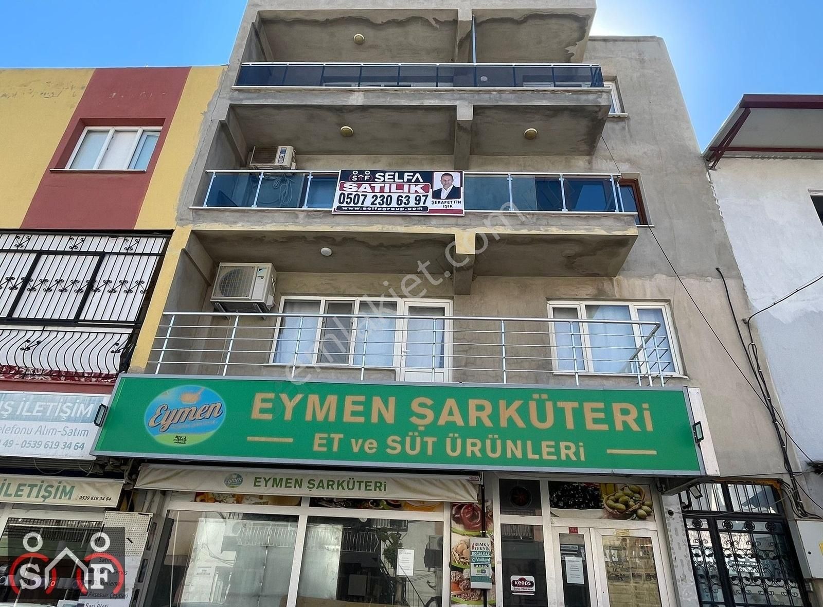 Şehzadeler Akpınar Satılık Bina Manisa Merkez Mahallede Satılık 4 katlı 1 İş Yeri ve 3 Daire