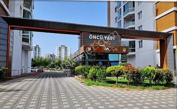 Kayapınar Fırat Satılık Daire  ÖNCÜ YAPI PİETRA PARK SİTESİNDE ÇİFT YÜZME HAVUZLU EKSTRA MASRAFLI SATILIK DAİRE