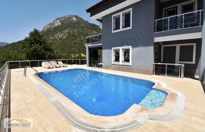 Fethiye Yeşilüzümlü Satılık Villa Fethiye, Üzümlü'de 8 odalı Manzaralı Satılık müstakil Villa