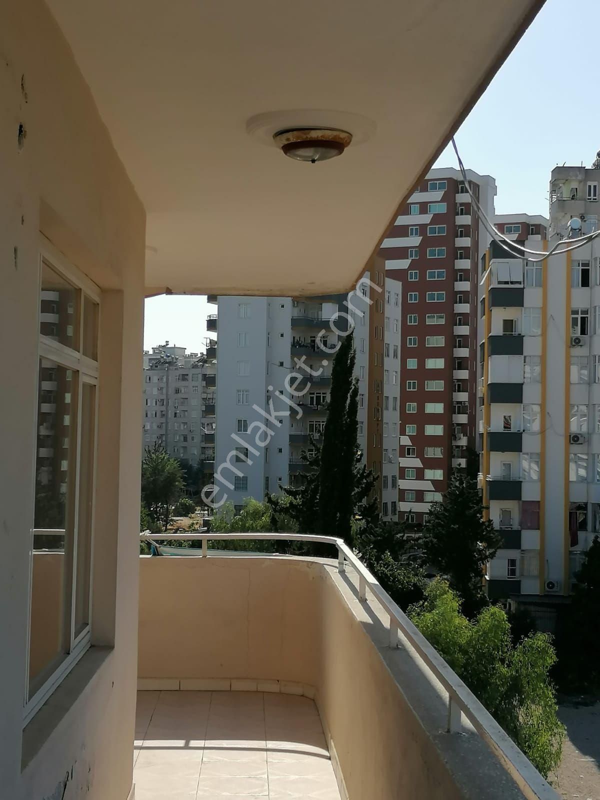 Müstakil Daire Yurt Camii'sine Ve Kasım Sacide Ener Ortaokulu'na Yakın Semt Pazara Yakın.