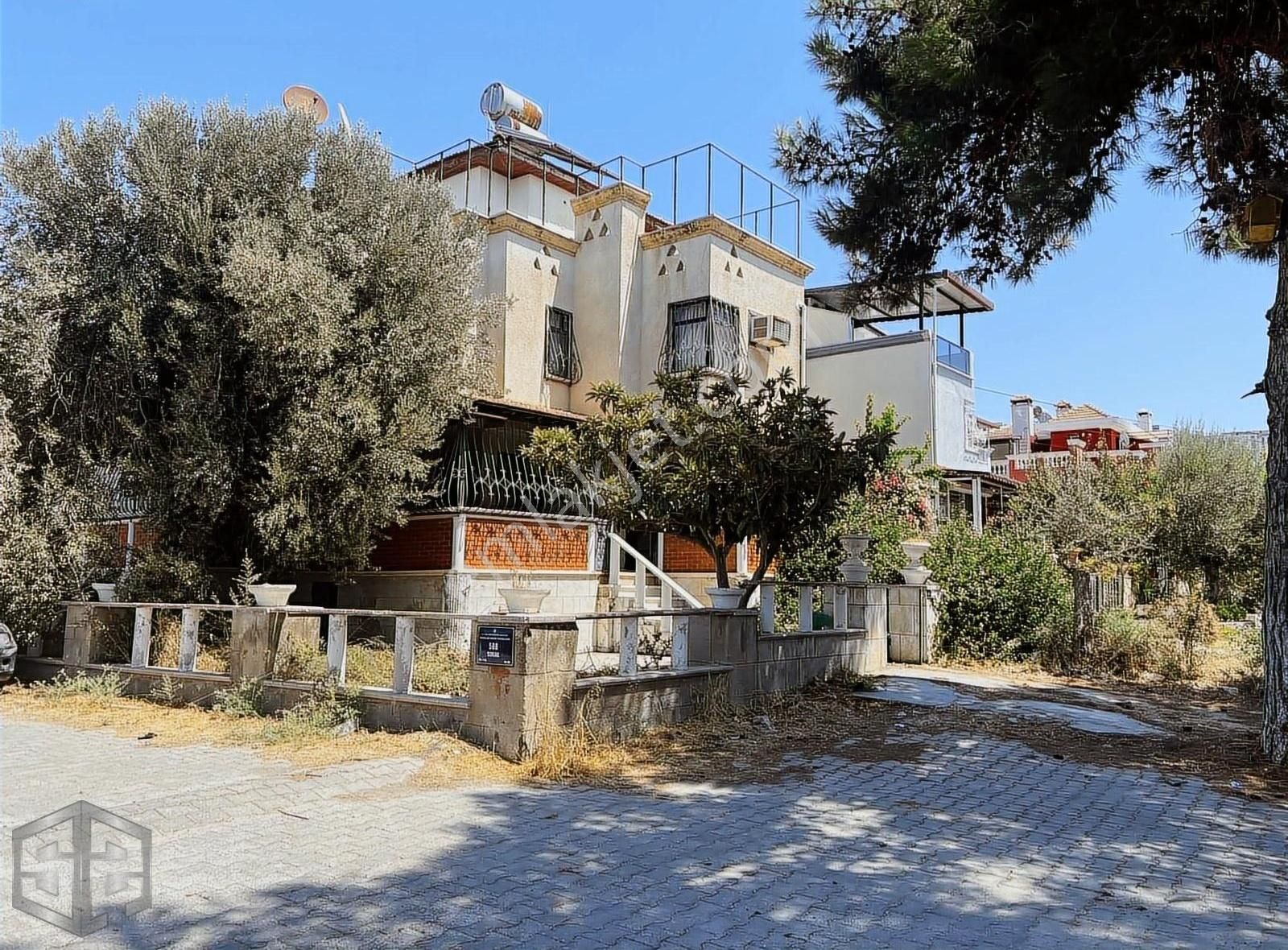 Kuşadası Kadınlar Denizinde Plaj Tur Sitesi 4 + 1 Satılık Villa - Görsel 8