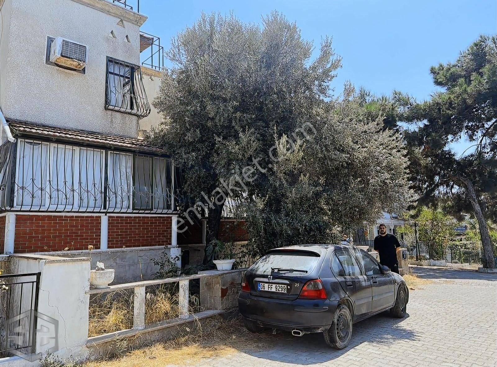 Kuşadası Kadınlar Denizi Satılık Villa Kuşadası kadınlar denizinde plaj tur Sitesi 4 + 1 satılık villa