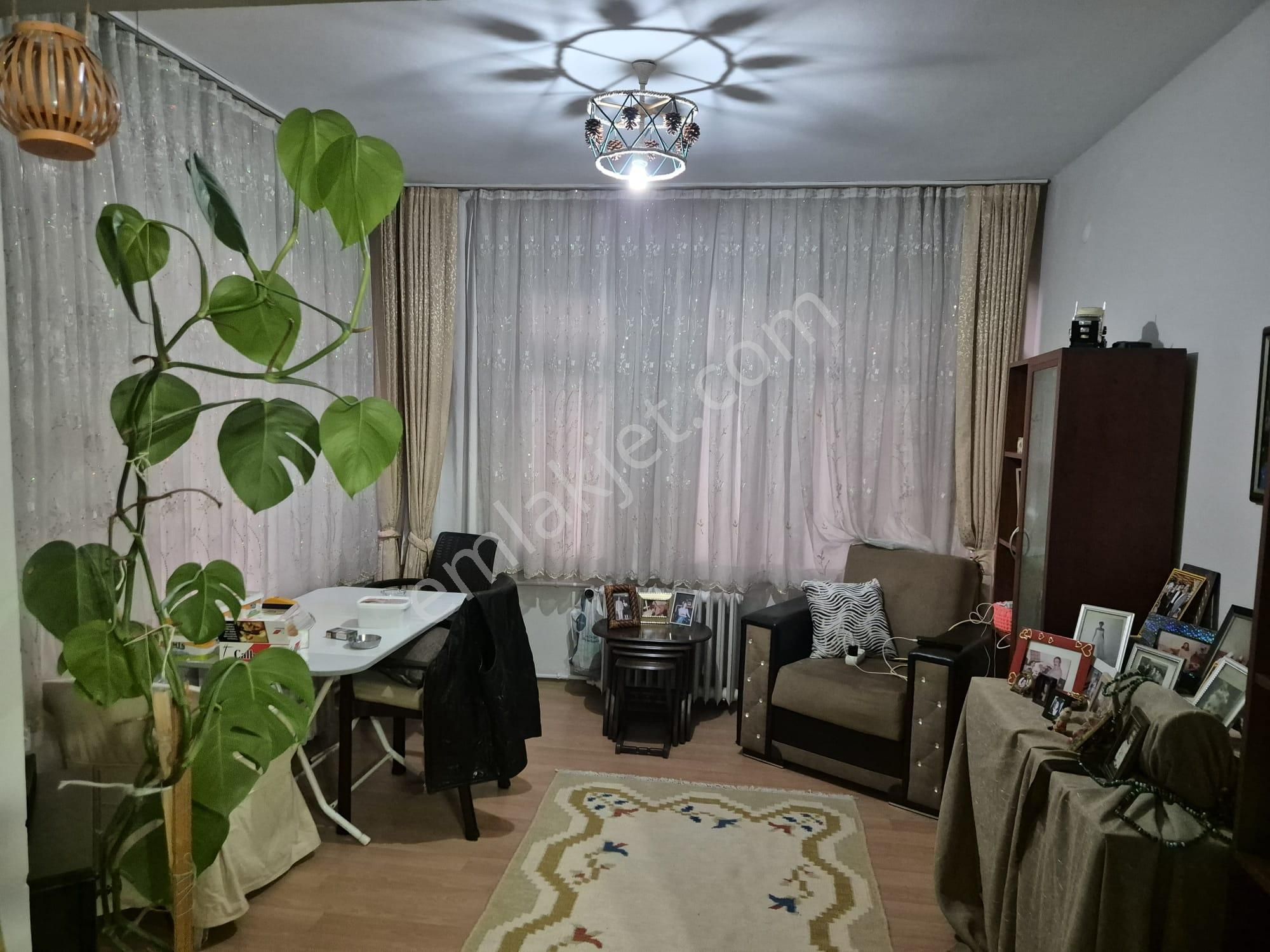 İzmit Kozluk Satılık Daire İZMİT MERKEZ CADDE ÜZERİNDE SATILIK 3+1 ARAKAT DAİRE