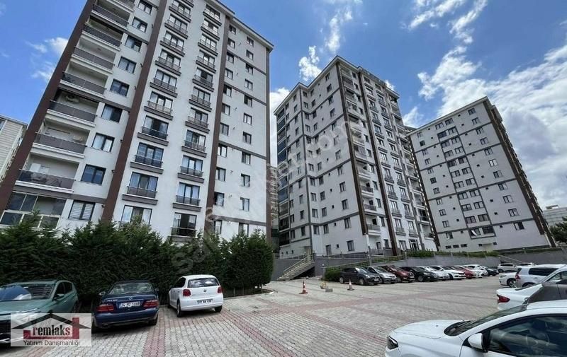 Kartal Hürriyet Satılık Daire REMLAKS'tan GÜVENLİKLİ SİTE İÇİ VE E5 METROYA YAKIN SATILIK 3+1