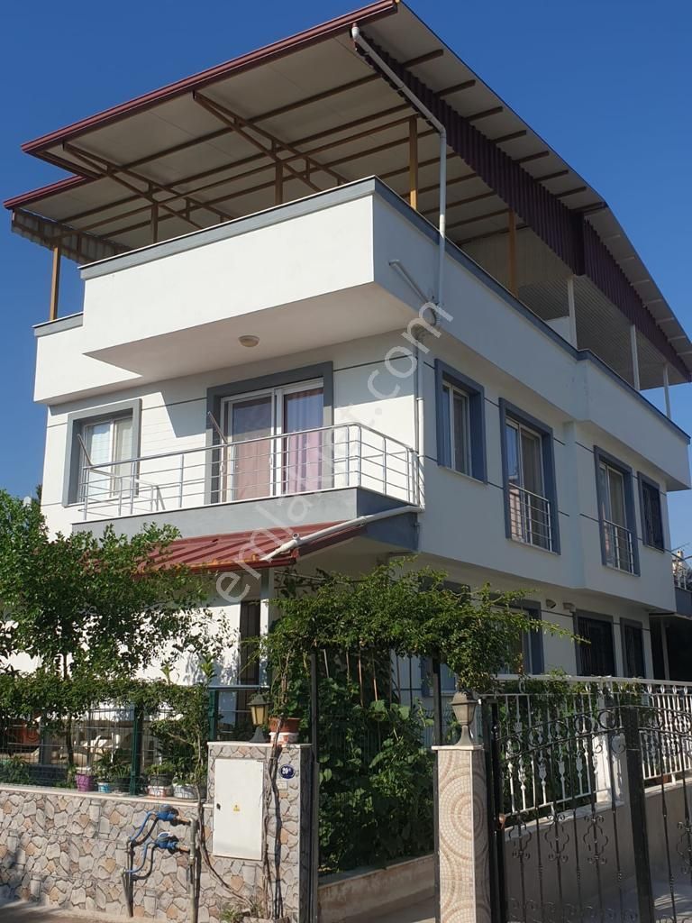 Seferihisar Payamlı Satılık Villa PUSULA EMLAKTAN 4+1 DOĞANBEY DE  EŞYALI TRİPLEX VİLLA