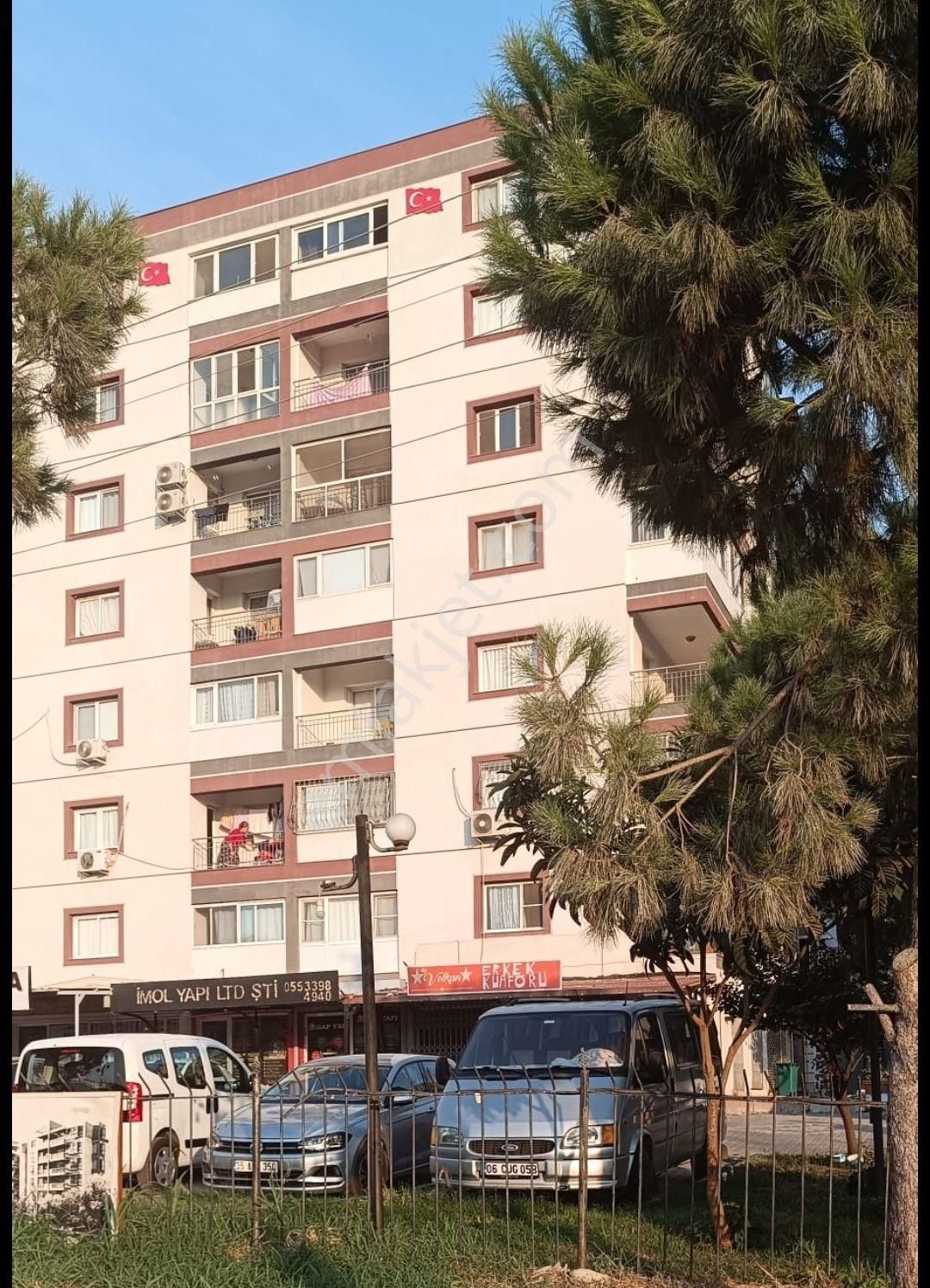 Menemen Cumhuriyet Satılık Daire MENEMEN CUMHURİYET MAH. CADDE ÜZERİNDE 3+1 ARAKAT 120 m2 SATILIK DAİRE 