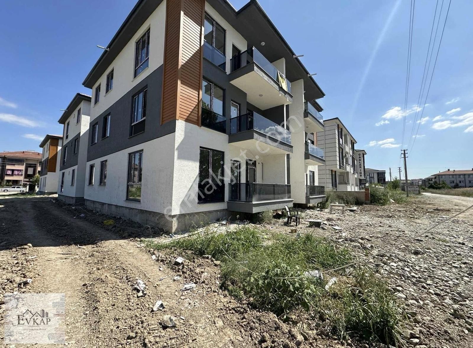 Arifiye Aşağı Kirazca Satılık Daire EVKAP GAYRİMENKUL AŞAĞIKİRAZCA MAH. 2+1 100 M2 SATILIK 0 DAİRE