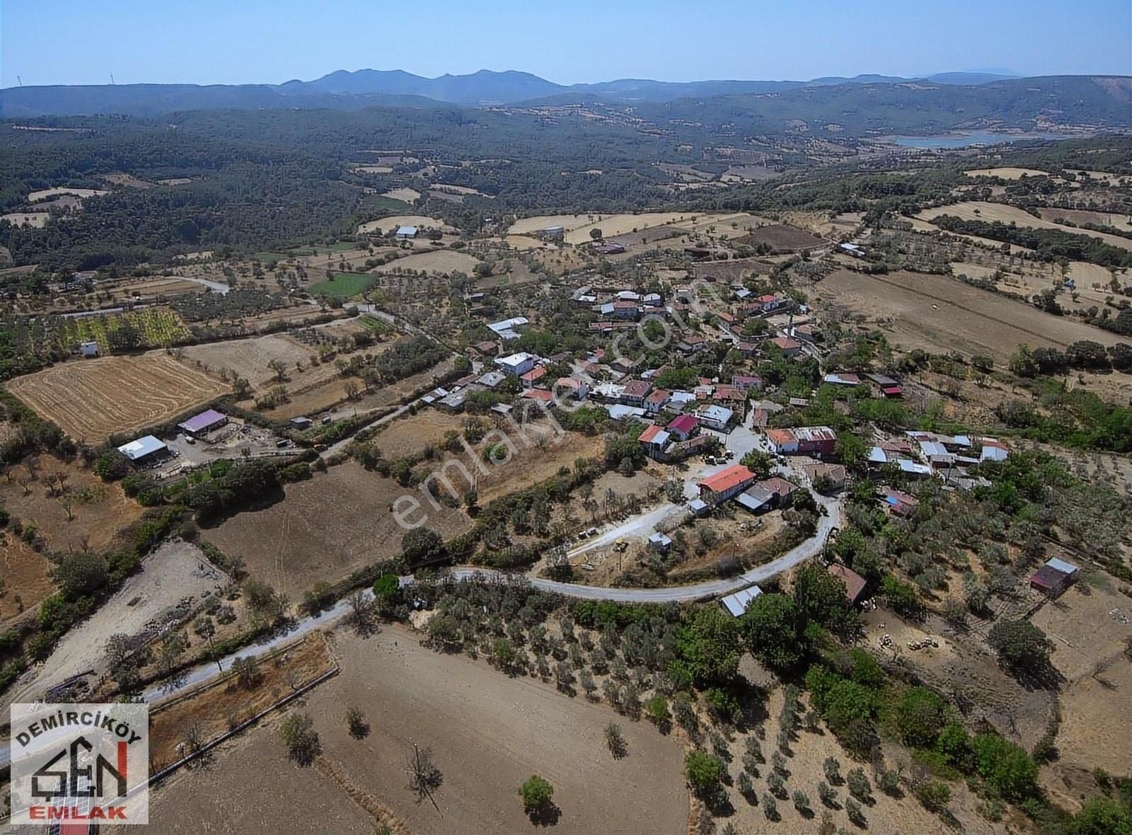 Bayramiç Dağahmetçe Köyü Satılık Konut İmarlı Köy İçinde % 80 İmarlı Bölünebilir Arsa