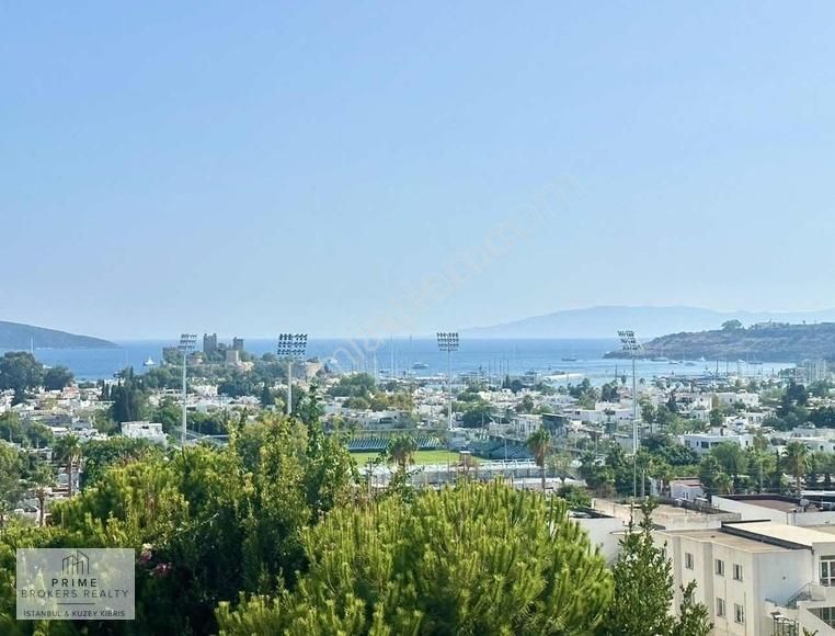 Bodrum Yokuşbaşı Satılık Villa BODRUM MERKEZDE HARİKA DENİZ VE KALE MANZARALI 7+2 SATILIK VİLLA