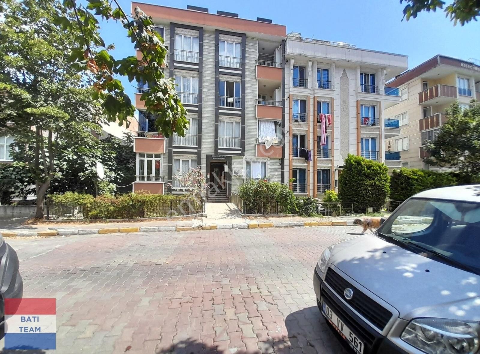 Beylikdüzü Yakuplu Satılık Daire BEYLİKDÜZÜ BAHÇE KULLANIMLI 1+1 SATILIK DAİRE