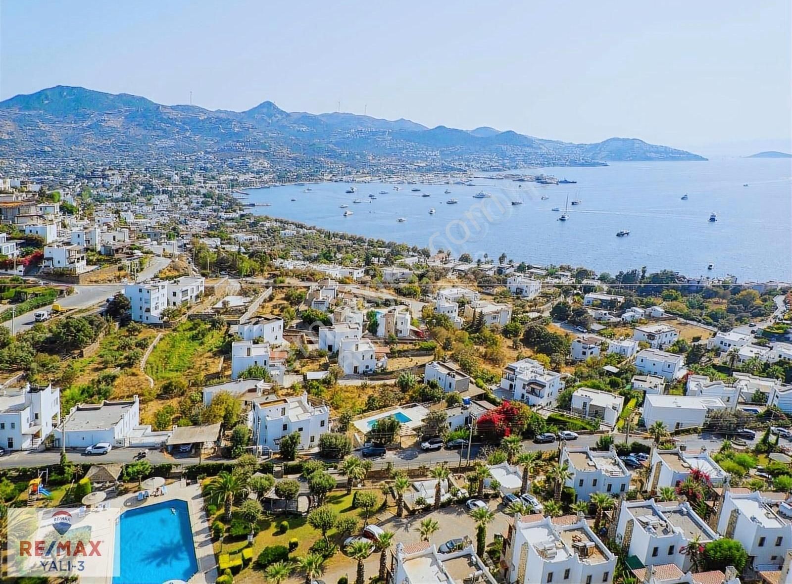 Bodrum Yalıkavak Satılık Villa BODRUM YALIKAVAK SİTE İÇERİSİNDE İSKELELİ TRİPLEX VİLLA